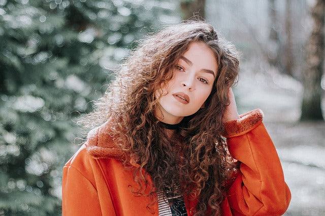 Beneficios de usar los cepillos Bounce Curl en tu rutina capilar - Curly Stop