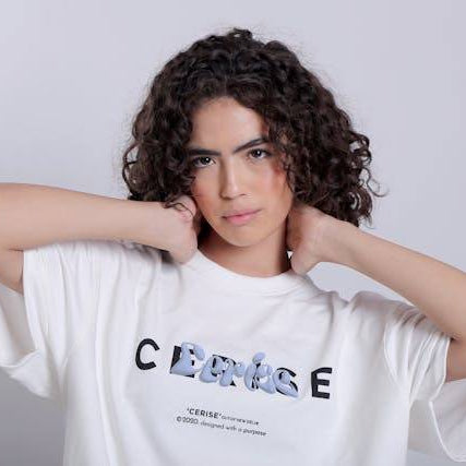 Beneficios del co-wash en cabello rizado: Todo lo que necesitas saber - Curly Stop